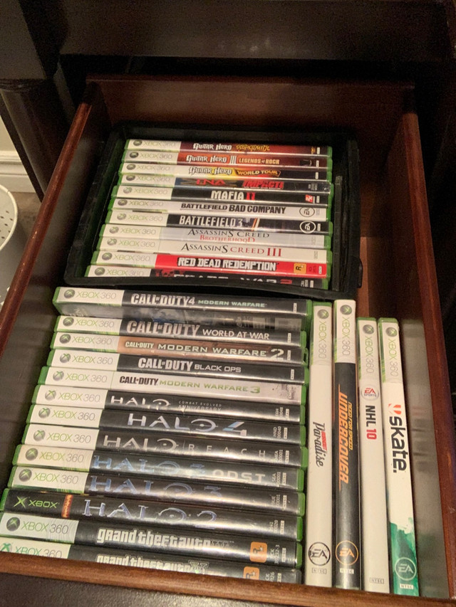 Xbox 360 games and Xbox one controllers  in XBOX 360 in Hamilton