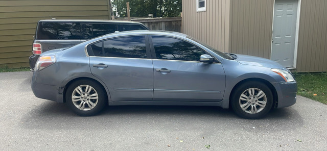 2010 Nissan Altima in Cars & Trucks in Oshawa / Durham Region - Image 2