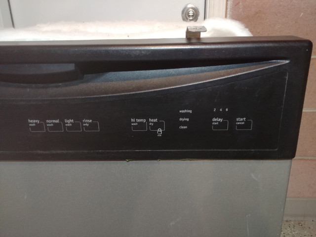 Dishwasher Stainless Frigidaire - Like New in Dishwashers in Lethbridge - Image 3