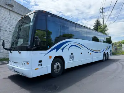 2000 Prevost H3-45 56 passenger bus. Equipped with Detroit Series 60 (12,7 Litres) Engine and Alliso...