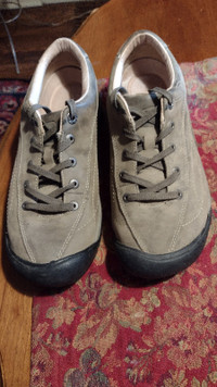 Women's Keen Cush Leather Walking Shoe - Size 38.5/8