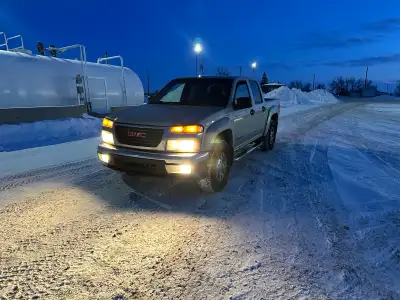 For sale 2004 gmc canyon SLE crew cab 2WD. Has a 4.8L v8 and transmission out of a 02 Chevy 1500 tru...