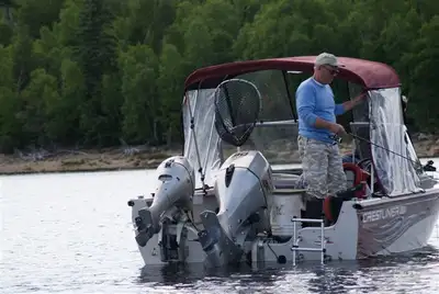 Fully equipped for fishing except for an electric trolling motor, AM/FM radio & down riggers!