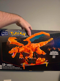MEGA Pokémon Motion Charizard with 1664 Pieces
