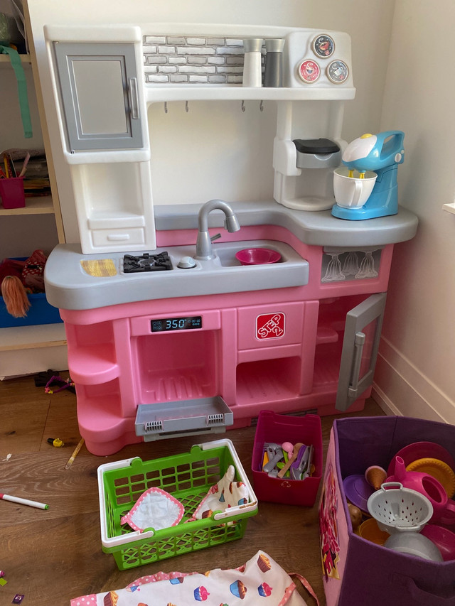 Kid’s kitchen play set  in Toys & Games in City of Toronto