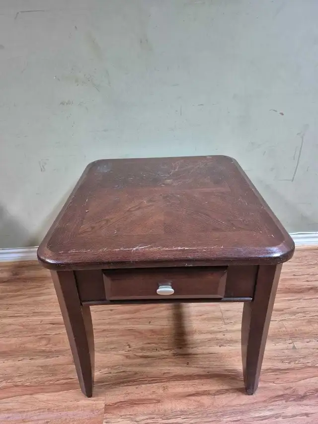 Wooden Side Table in Coffee Tables in Mississauga / Peel Region - Image 2