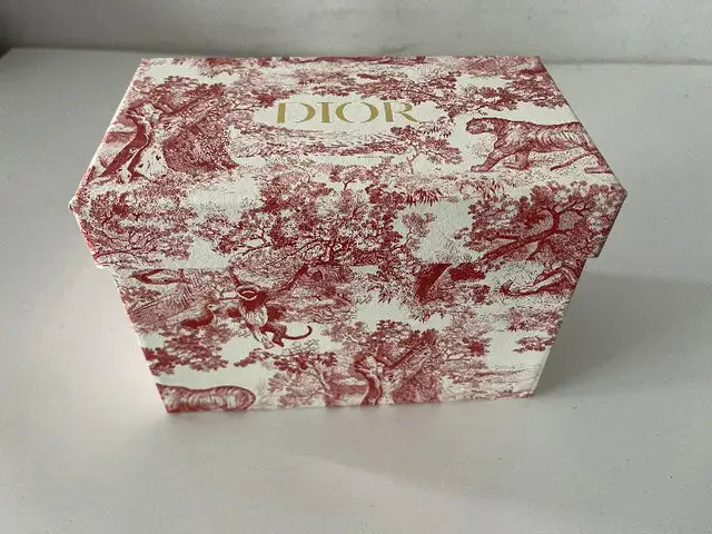 DIOR, GLASS Transparent New Lily of the Valley in Arts & Collectibles in City of Montréal - Image 2
