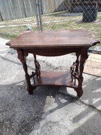 TABLE  Antique 