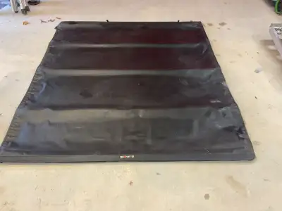 TruxPort roll up tonneau cover Like new Used only 1 season Fits 7 1/2’ chev, gmc box call or text 30...