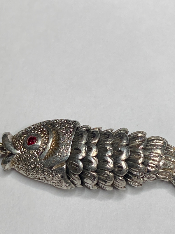 Vintage  Silver Articulated Moving Fish Pendant Red  Eye 1” Long in Arts & Collectibles in Vancouver - Image 2