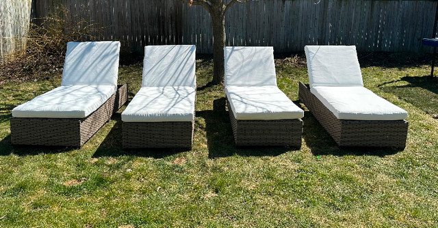 4  Reclining Chaise Loungers with White Cushion in Outdoor Décor in Kitchener / Waterloo - Image 3