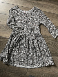 Robe fille 7-8 ans manches 3/4