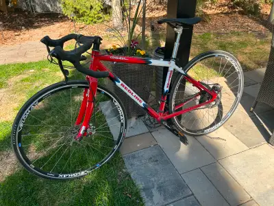 Redline Conquest road bike in excellent condition, top end bike and components. Suitable for someone...