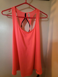 NWT Under Armour workout top (size L)