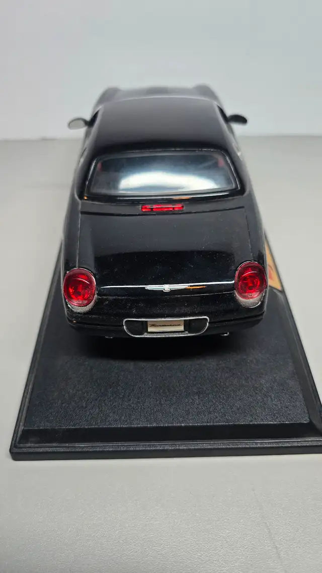 2002 FORD THUNDERBIRD MODEL CAR 1/18 scale  (NO BOX)62864745951233124