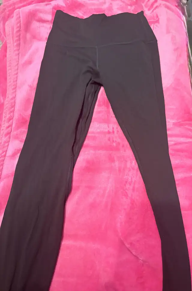 Lululemon Align Leggings Size 6 in Women's - Bottoms in City of Toronto - Image 3