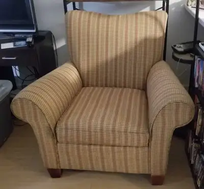 Good condition. Just don't have the space for it. Pick up only.