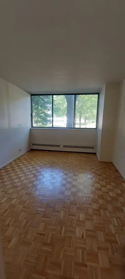 LOCATION Île-des-Sœurs | 1er juillet Appartement 1 chambre dans un immeuble en béton – calme absolu...