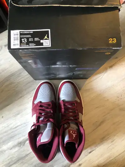 Air Jordan 1 mid, View more