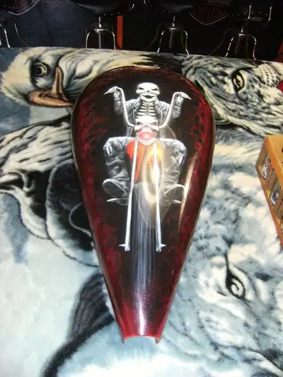 HELLBOUND WICKENS . PNEU 300 ARRIERE .FOURCHE SPRINGER ET POIGNEE PAYER 5700.00 54 DE RAK . 2 PNEU N...
