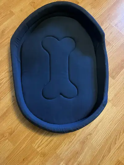 Provide your furry friend with a cozy spot to rest in this comfortable oval-shaped pet bed, featurin...