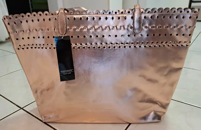 New - Mondani NewYork Hand Bag - Rose Gold in Women's - Bags & Wallets in Oshawa / Durham Region - Image 2