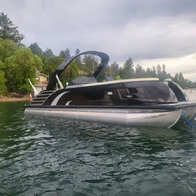 -New 27-foot tri pontoon with a new trailer. New 300 -2024 Mercury (less then 40Hour) - -Sound syste...