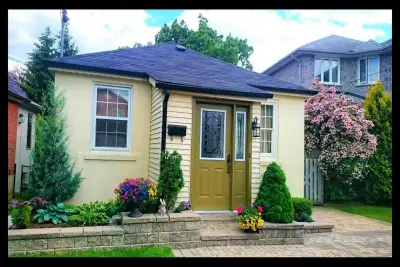 **ّ Freshly painted ** This property features a 2-bedroom, 1-bathroom main-floor unit and a 1-bedroo...