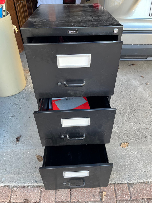File cabinet in Other in Kitchener / Waterloo - Image 4