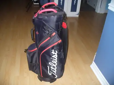 sac de golf TITLEIST  NOIR ET ROUGE, View more