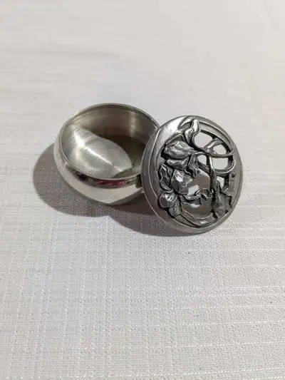 VTG Seagull Canada pewter combination flower pin brooch with trinket box. Signed Etain Zinn and date...
