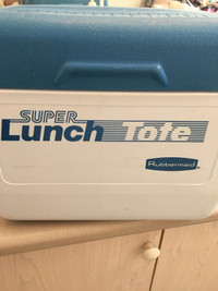 Rubbermaid Super Lunch Tote Cooler
