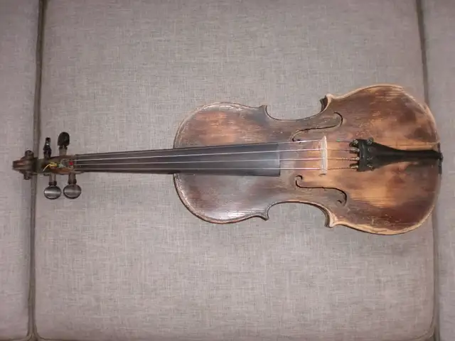 Klotz Violin in String in Annapolis Valley - Image 2