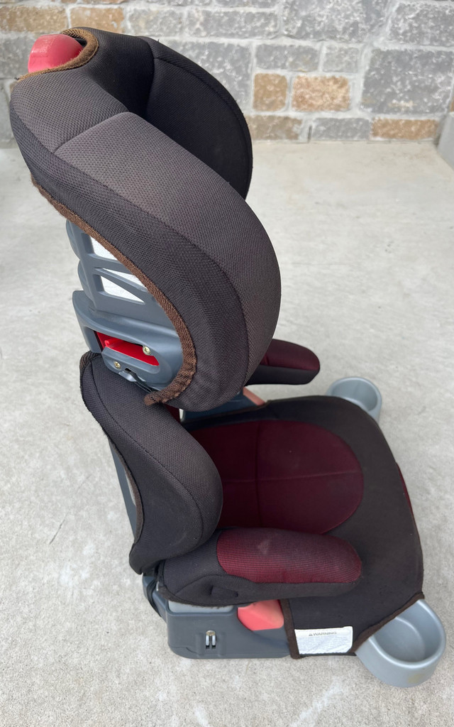 Graco Booster car seat in good condition  in Strollers, Carriers & Car Seats in Markham / York Region - Image 2