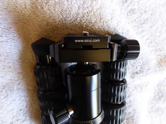 Sirui Camera Tripod in Cameras & Camcorders in Pembroke - Image 4