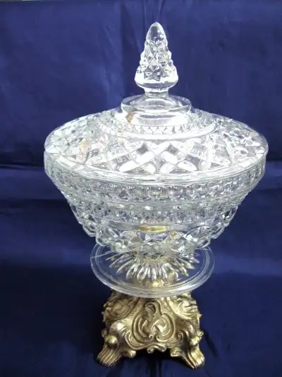 BONBONIERE VINTAGE avec COUVERCLE sur BASE en METAL.c.1970.., View more