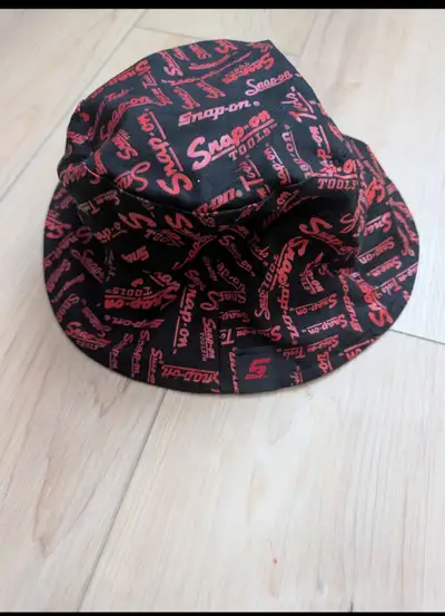 Snap on tools bucket hat. Reversible can be worn inside out , hardly worn because it doesn't fit my...