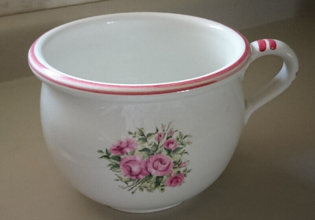 Vintage Original Keramic Cup Flower Pot/ Planter with Pink Roses in Arts & Collectibles in Oshawa / Durham Region