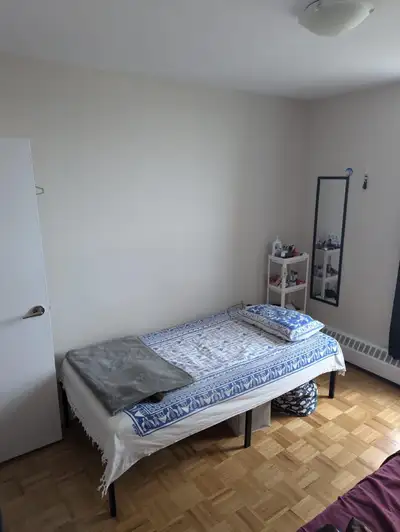 private room available Donmills