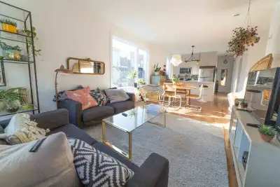 A partir du 1er juillet, bail d’un an minimum. Situé dans le petit Laurier, à deux pas de l’avenue L...