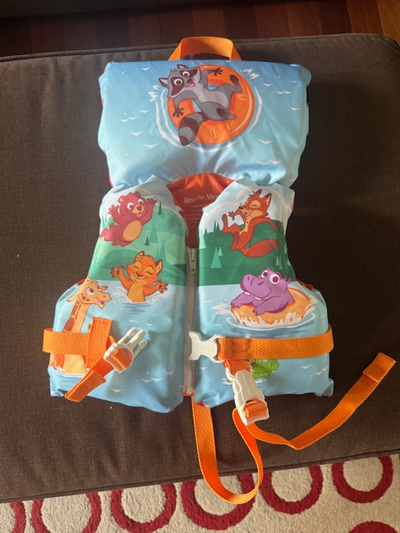 Bass Pro Shops Infants’ Deluxe Character Life Jacket Fits kids 20-31 lb. Used only a handful of time...