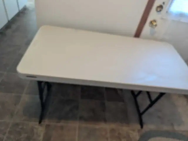 Good fold-up table plastic top548862585367449602