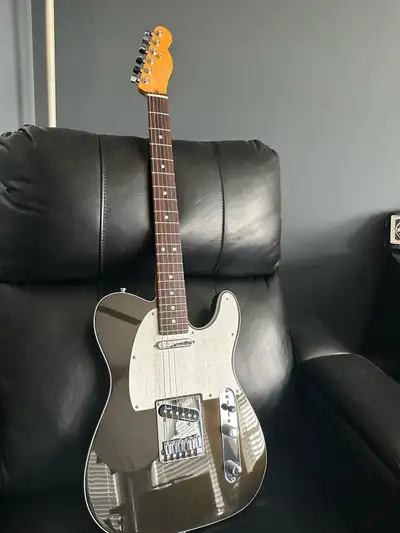 2020 Fender American Ultra Telecaster in Texas Tea. PLEASE READ: I have all of the original case can...