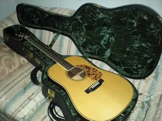 2001 Clarence white hd28 Martin guitar(mint) in Guitars in Guelph - Image 9
