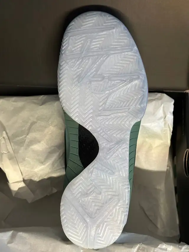 DS Nike Kobe 4 IV Protro Girl Dad Suede Bicoastal Size 10+10.5 in Men's Shoes in City of Toronto - Image 8