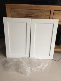 2 portes armoires polyester neuves