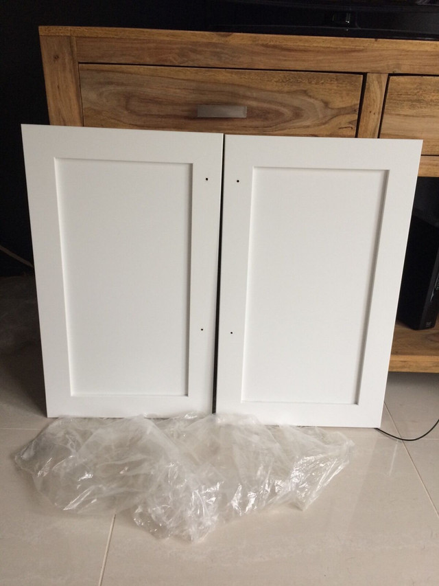 2 portes armoires polyester neuves dans Armoires et revêtements de comptoir  à Trois-Rivières