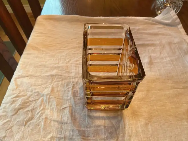 Nicely crafted lead crystal vase64840217702018121