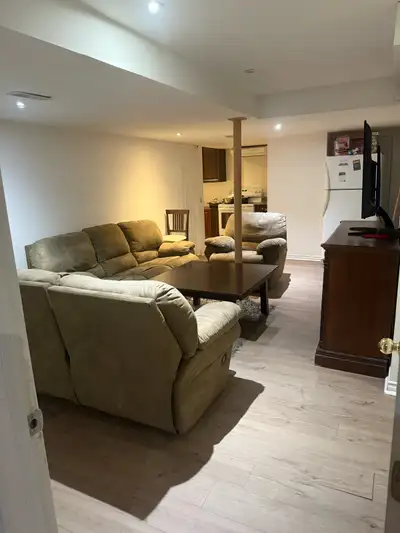 This is a room for rent in a shared living space in Mississauga, perfect for a female tenant. All fu...