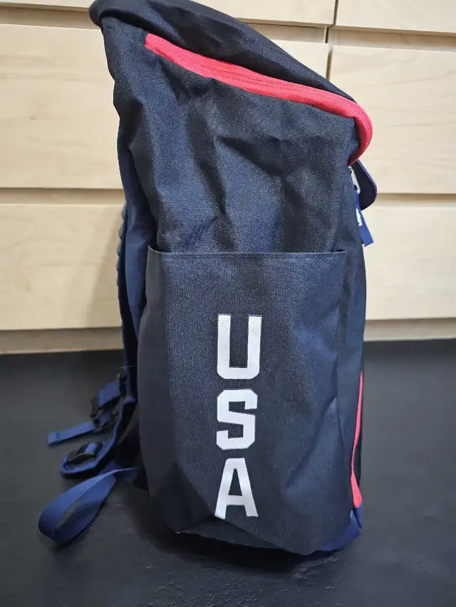 Nike Elite Backpack USA black in Bags & Luggage in Mississauga / Peel Region - Image 5